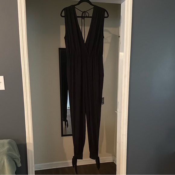 BRAND NEW! Cool to be Casual Black Sleeveless Jogger Jumpsuit - Picture 2 of 4